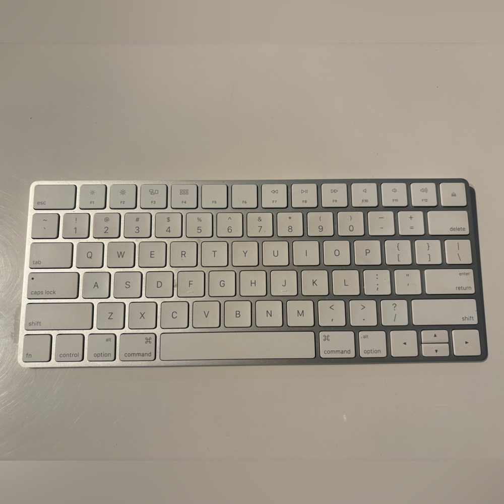 Apple Magic Keyboard in good working condition